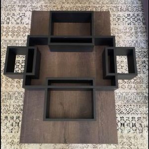 Intersecting shelves